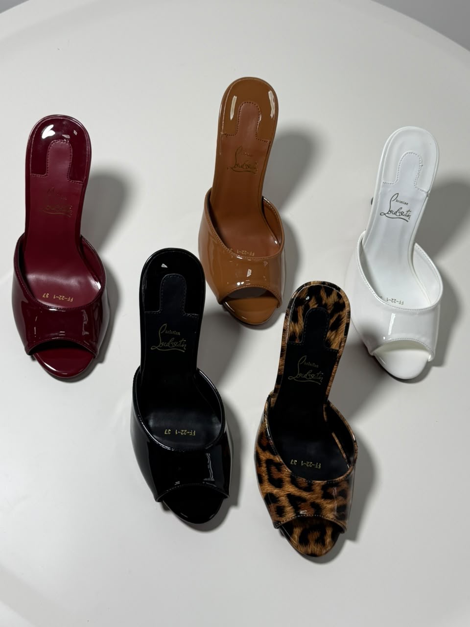 SOPHIA CHRISTIAN LOUTIN WHITE/BROWN(CLOSE SIZE)